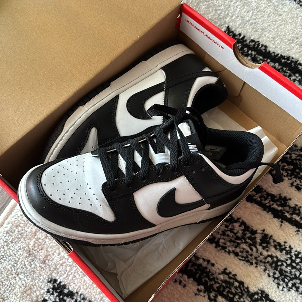Nike panda dunks grade school size 6 women’s size 7.5